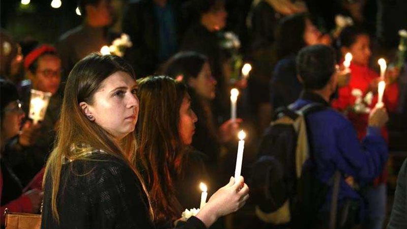 المئات يشاركون في