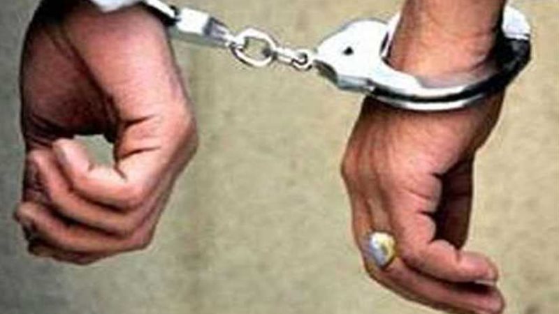 عاطل يطعن عاملًا