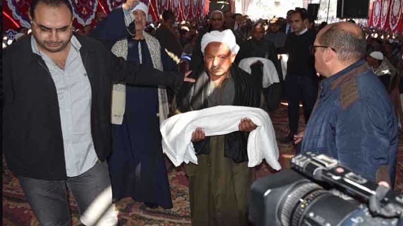 جلسة صلح بين 3 عائلات