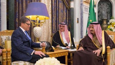 العاهل السعودي يبحث مع وزير الطاقة الأمريكي بحث سبل تعزيز التعاون الثنائي