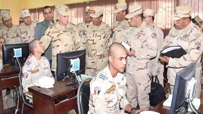 رئيس الأركان يتفقد المنظومة التعليمية بمعهد ضباط صف المعلمين بالقوات المسلحة