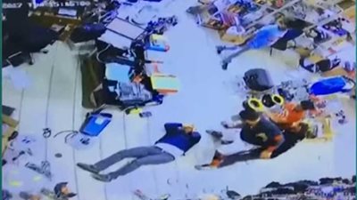 بالفيديو.. لحظة اعتداء وحشي علي عامل مصري بالكويت