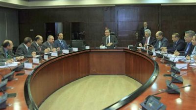 عرفات يشدد على سرعة إزالة التعديات بالموانئ النهرية