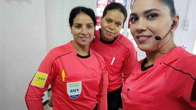 مصرية تحكم مباراة منتخبي الجزائر والكاميرون