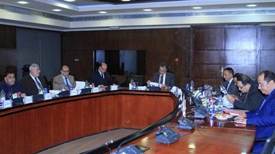 وزير النقل يستعرض جهود شركة السكك الحديدية للخدمات والتأمين والنظافة