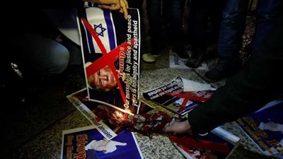 كاتب إسرائيلى: ترامب حفر قبر 