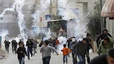 إصابة 9 فلسطينيين بالأعيرة المطاطية والعشرات بالاختناق في مواجهات مع الاحتلال