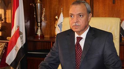 محافظ قنا يشهد جلسة صلح بين عائلتين بمركز قوص