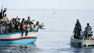 إسبانيا تنقذ 104 مهاجرين قبل الغرق في البحر المتوسط