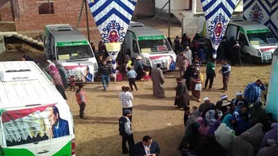 قوافل طبية وغذائية لـ