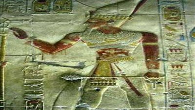 نقل جدارية الملك سيتى الأول إلى مخزن إهناسيا ببنى سويف