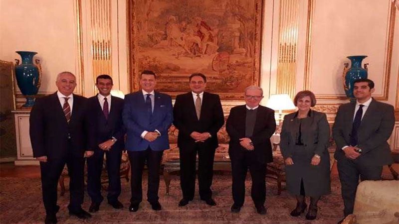 وفد برلماني يلتقي