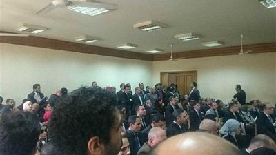 مشاجرة بالقفص في جلسة الإتجار بالأعضاء البشرية