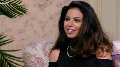 نسرين أمين مع 