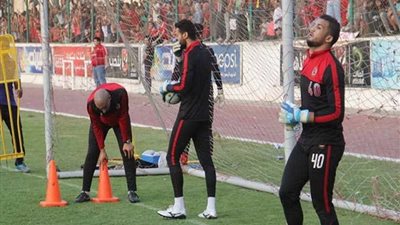 أشغال تدريبية شاقة لحراس الأهلي بعد ثلاثية المقاصة