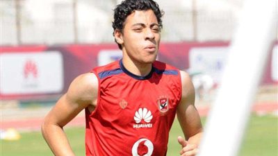 الإجهاد يمنع أكرم توفيق من مران الأهلي.. وغموض مصيره أمام طنطا