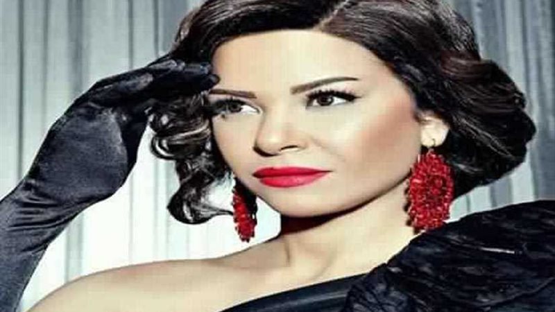 ألفت عمر لأول مرة