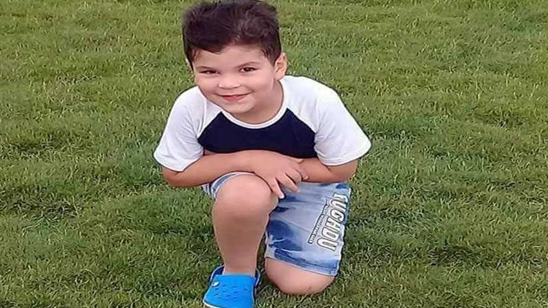 مصرع طفل متأثرًا