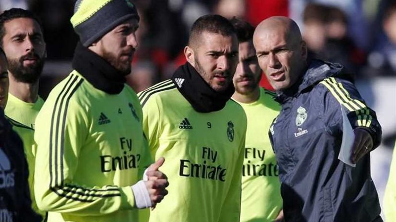 زيدان يحذر لاعبي