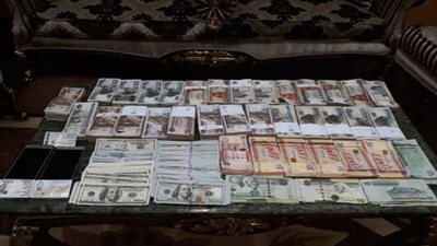 ضبط صاحب محل مصوغات ذهبية وبحوزته عملات أجنبية