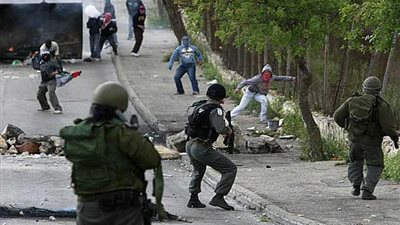 إصابة 68 فلسطينيًا في مواجهات مع قوات الاحتلال