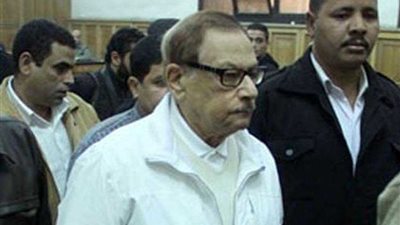 وصول نجل صفوت الشريف لحضور جلسة الكسب غير المشروع