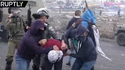 اشتباكات بين فلسطينيين وقوات الاحتلال احتجاجا على قرار 