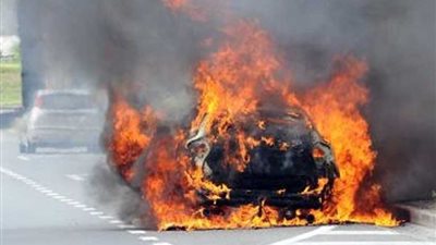 اشتعال النيران في سيارتين بأسيوط