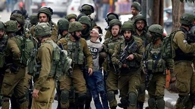 الإعلام وصف صورة القبض عليه بأنها هزت العالم .. 