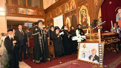 قداسة البابا يصلي جنازة الدكتور ثروت باسيلي (صور)