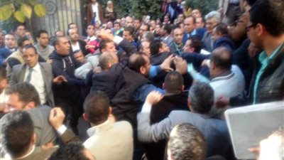 اشتباكات بين مؤيدي 