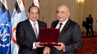 السيسي يكرّم 