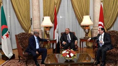 بدء اجتماع وزراء خارجية مصر وتونس والجزائر لدعم التسوية السياسية في ليبيا