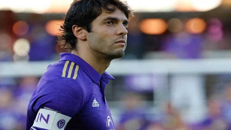 كاكا يعلن اعتزاله