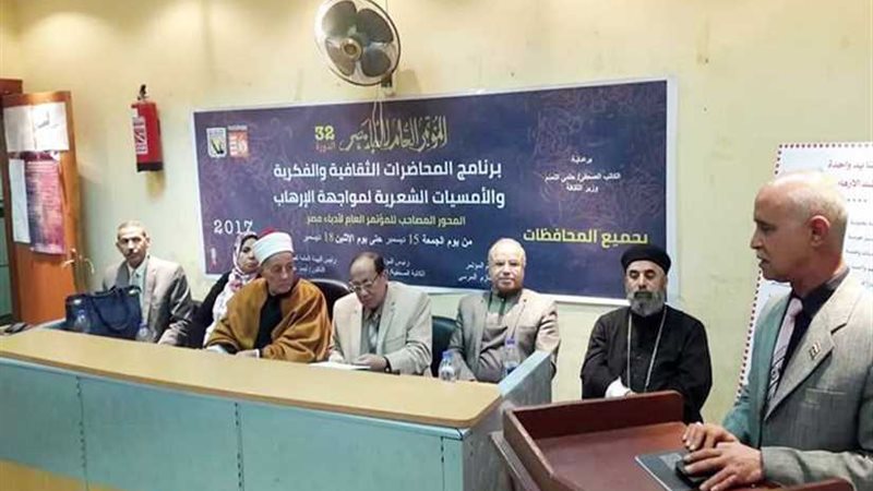 أدباء الأقاليم يواجهون