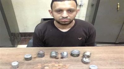 صاحب ورشة يقلد الجنيه الذهب في قبضة مباحث القاهرة