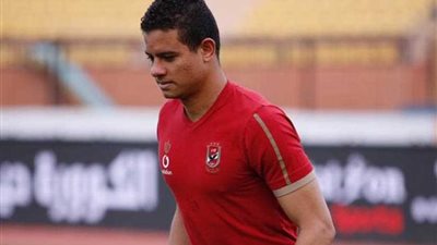 تدريبات علاج طبيعي في حمام السباحة لنجم دفاع 