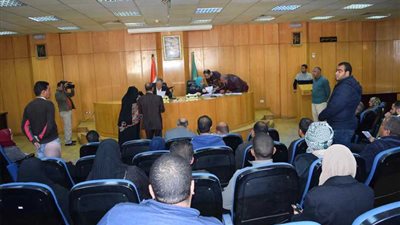 محافظ المنيا يبحث 52 مشكلة للمواطنين في لقاء جماهيري