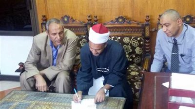رجال الأزهر والأوقاف بقنا يوقعون 