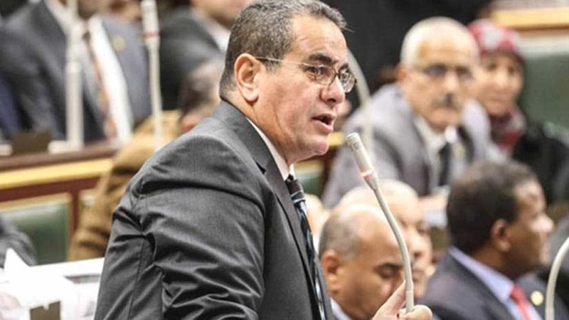 المشد يتقدم بطلب