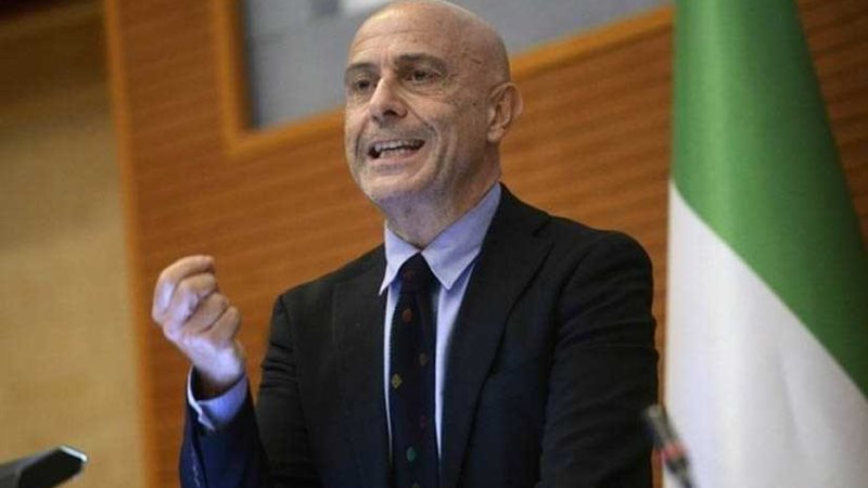 وزير الداخلية الإيطالي