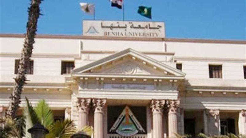 عامل يتعدى على رئيس