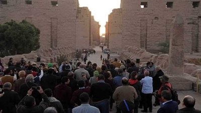سائحو الأقصر احتفلوا ببداية الشتاء عند الفراعنة اليوم بتعامد الشمس على الكرنك