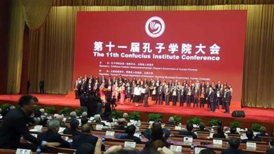 فوز كونفوشيوس بجائزة أحسن معهد لامتحانات تحديد مستوى اللغة الصينية