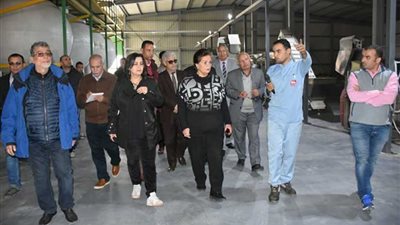 نادية عبده و منى محرز يتفقدان مزارع وادى النطرون (صور)