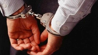 القبض على صاحب محل اطارات لقيامه بالاتجار فى العمله بالمنيا