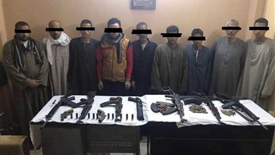 ضبط 40 قطعة سلاح و327 هاربًا في حملة أمنية بأسيوط