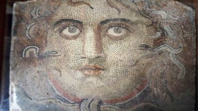 عرض قطع جديدة بمدخل المتحف المصري‎