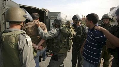 الاحتلال اﻹسرائيلي يعتقل مسنا فلسطينيا