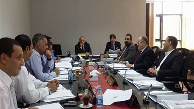 أعضاء اتحاد الكرة يحضرون السوبر المصري بالإمارات